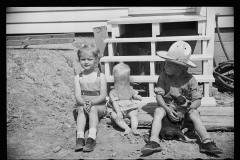 2102_Children in front of   Decatur Homesteads,