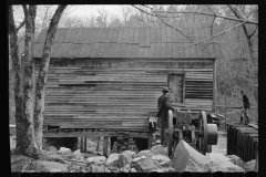 2170_Cider maker, with his press, Crabtree Recreational Demonstration Area  , North Carolina