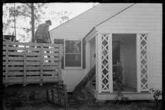 2227_W.R. Hubbard and family 'moving house' to Penderlea Farms, North Carolina