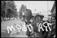 2299_ Attendees at the  fair at Albany, Vermont.