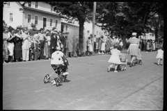 2302_Childrens' tricycle race, the fair, Albany, Vermont.