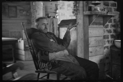 2433_Rehabilitation client in his home between Chilicothe and Columbus, Ohio