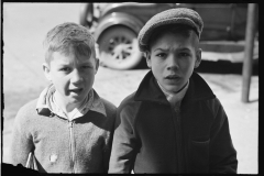 2502_ Newspaper boys ,  Jackson Ohio