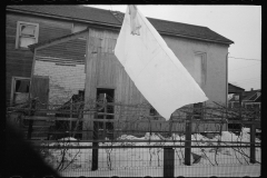 2525_ Farm building not in good order , near Manville , New Jersey