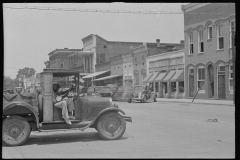 2595_Street scene, Greensboro, Alabama