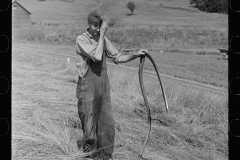 2823_Sharpening a scythe, Windsor County, Vermont