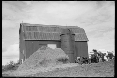 2867_Barn and silo on Anton Weber's farm, Tompkins County, New York State