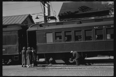 2918_Passengers departing  Hagerstown railroad station, Maryland