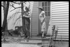 3247_Homesteader and wife , on their porch , Scioto Farms, Ohio