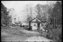 3305_Mill workers  shacks along river, Millville, New Jersey