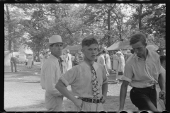 3370_Spectators at County fair, central Ohio