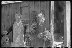 3391_Onion strings  rehabilitation client, Otoe County, Nebraska