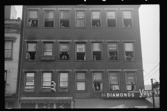 3442_ Spectators a parade, Cincinnati, Ohio