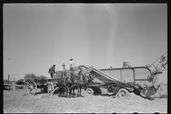 3510_Threshing rice near Crowley, Louisiana