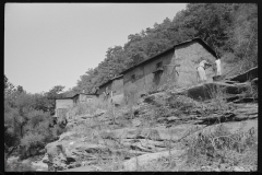 3622_Shacks along the river  between Charleston and Gauley Bridge