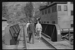 3698_Miners going home, children going to school , Omar,