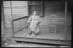 3825_Coal miner's wife and child, Mohegan, West Virginia