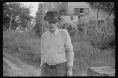 3855_Man living in shack by river, Charleston, West Virginia