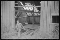 3885_  Deserted barn on hill near mines, Chaplin, West Virginia