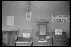 3918_The Living room in the home of the Thaxtons,  Mechnicsburg, Ohio