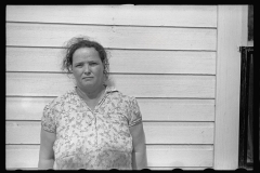 3920_ Farmer's wife at Irwinville Farms, Georgia