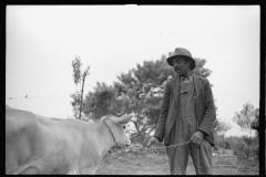 3964_Nat Williamson, first black-American to receive a loan for tenant purchase . North Carolina]