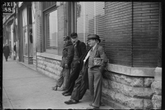 4071_Unemployed miners on corner of street