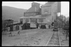 4117_Miner's sons getting coal  during coal strike. Kempton