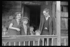 4206_The Blizzard family, the Company town of Kempton, West Virginia