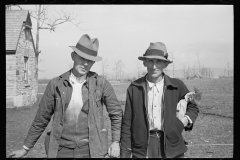 1441_Pair of unknown farmers/workers  unknown   location