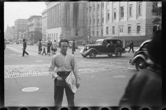 1685_Newspaper seller ,  Washington D.C.