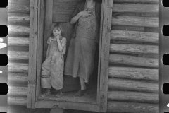 2693_ Wife and child of Alabama sharecropper, Walker County, Alabama