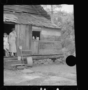 0005_Wife and children of sharecropper