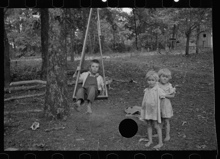 0059_ Children of resettlement farmer