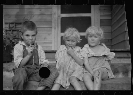 0061_Children of resettlement farmer