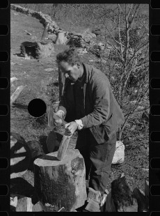 0118_Chopping wood for the schoolteacher, Shenandoah