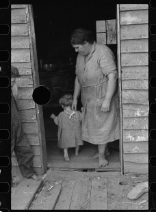 0133_Mrs. Dodson and one of her nine children, Shenandoah