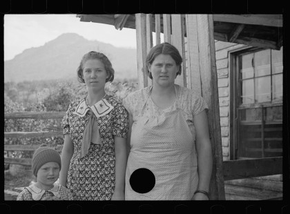 0144_Wife and child of a settler,Shenandoah