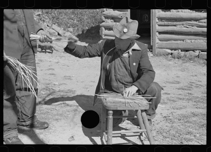 0153_ Basket weaving