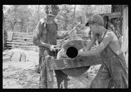 0174_Sharpening an axe, Ozark Mountains