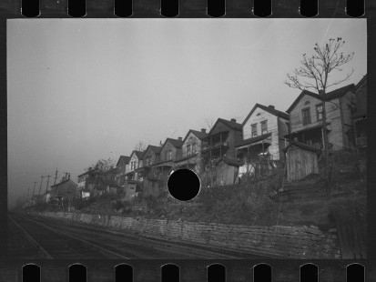 0186_Backyards , squalid housing ,Hamilton County