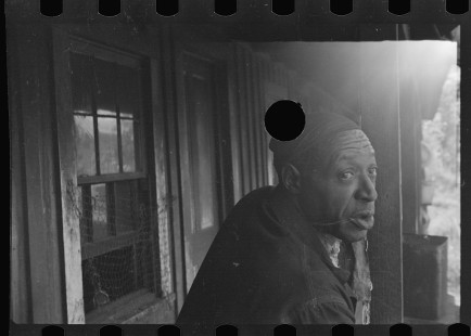 0239_Waiting for a relief check (Cheque), Scotts Run