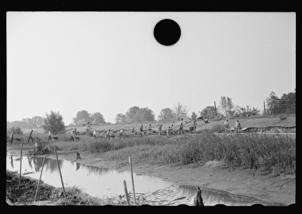 0274_Levee workers, Plaquemines Parish