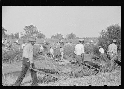 0275_Levee workers, Plaquemines Parish, Louisiana