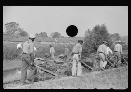 0276_Levee workers, Plaquemines Parish