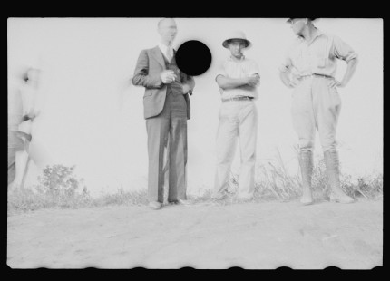 0279_Tomb painter , Pointe a la Hache. Cemetery, Louisiana