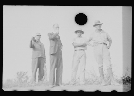0280_Tomb painter , Pointe a la Hache, Cemetry, Louisiana