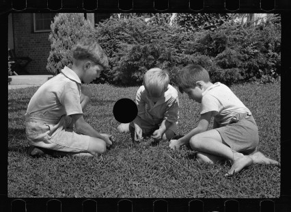 0316_Children playing on front lawn Washington D.C.