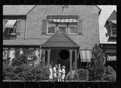 0317_Children on front lawn