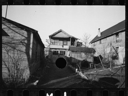 0372_Jerry-built housing , Hamilton County,